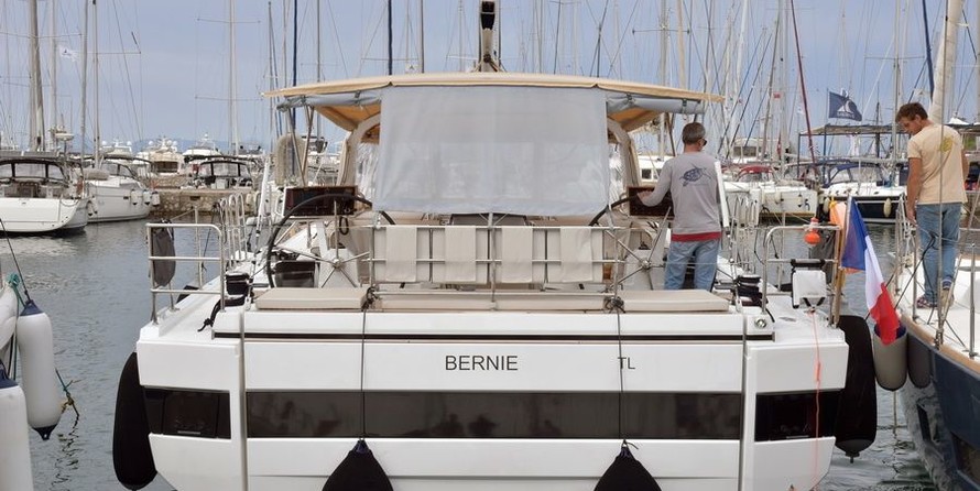 Beneteau Oceanis Yacht 62
