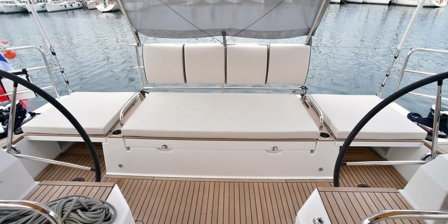 Beneteau Oceanis Yacht 62