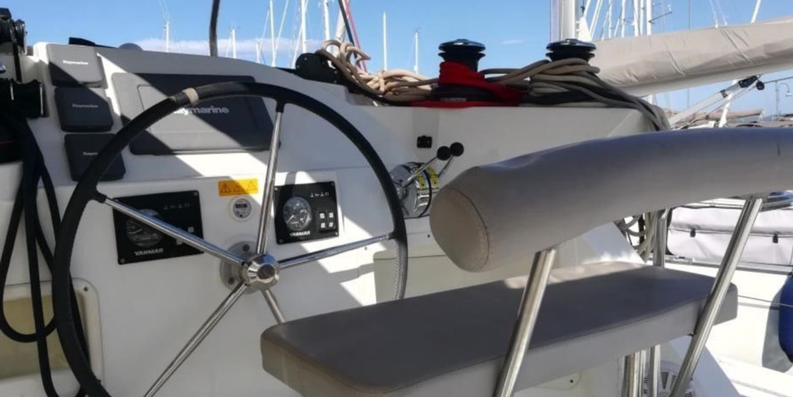 Lagoon 421