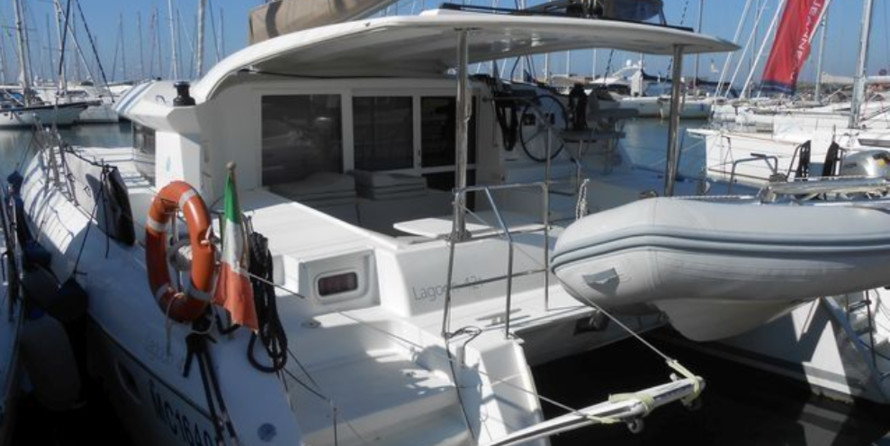 Lagoon 421