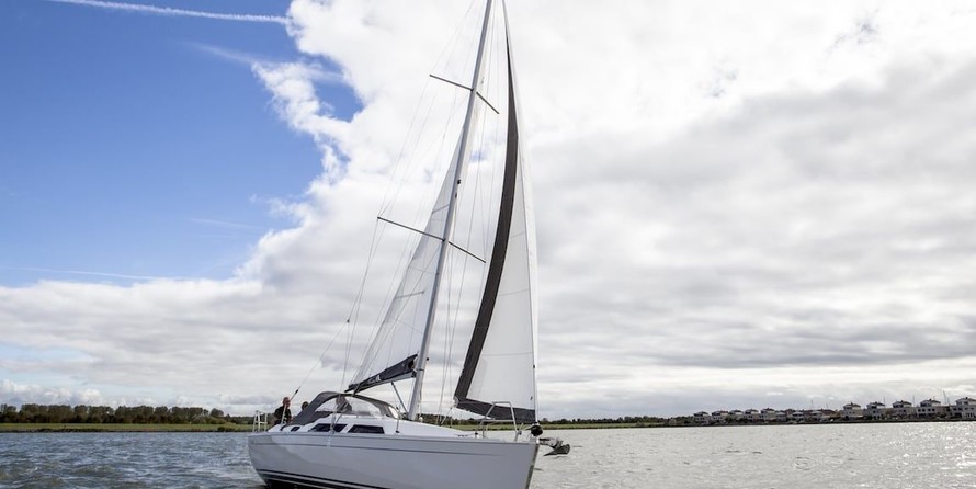Hanse 325
