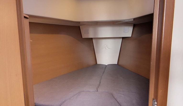 Hanse 325