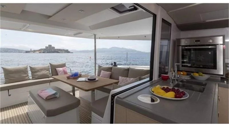Fountaine Pajot Astrea 42