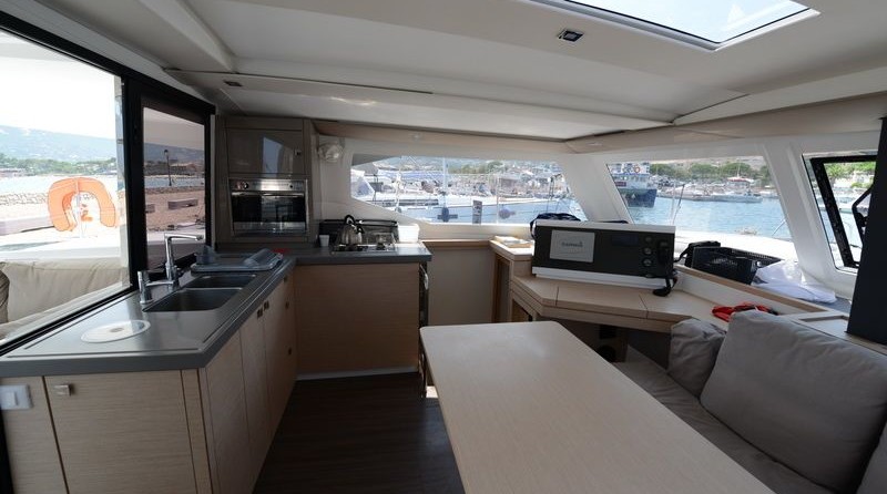Fountaine Pajot Lucia 40
