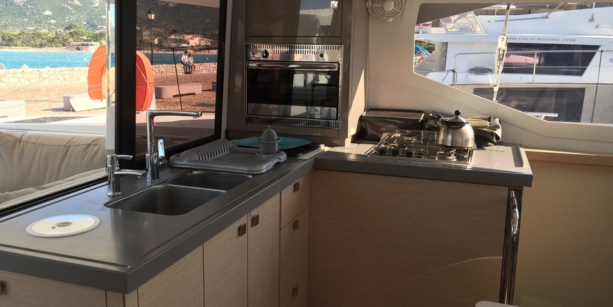 Fountaine Pajot Lucia 40