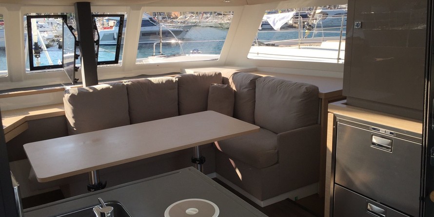 Fountaine Pajot Lucia 40