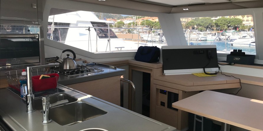 Fountaine Pajot Lucia 40