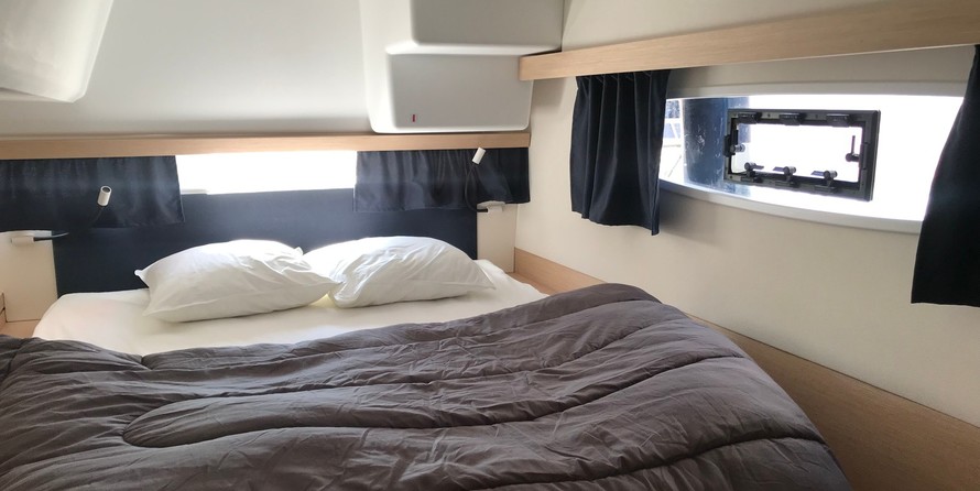 Fountaine Pajot Lucia 40