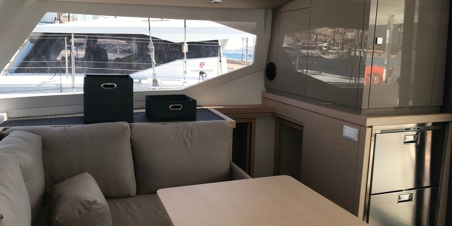 Fountaine Pajot Lucia 40