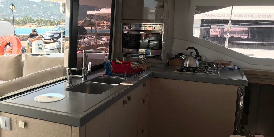Fountaine Pajot Lucia 40