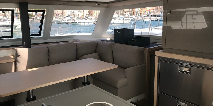 Fountaine Pajot Lucia 40