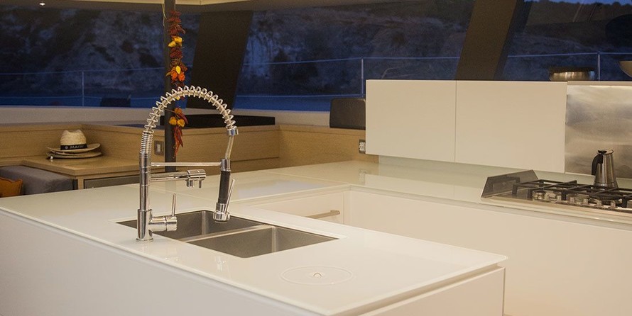 Fountaine pajot victoria 67