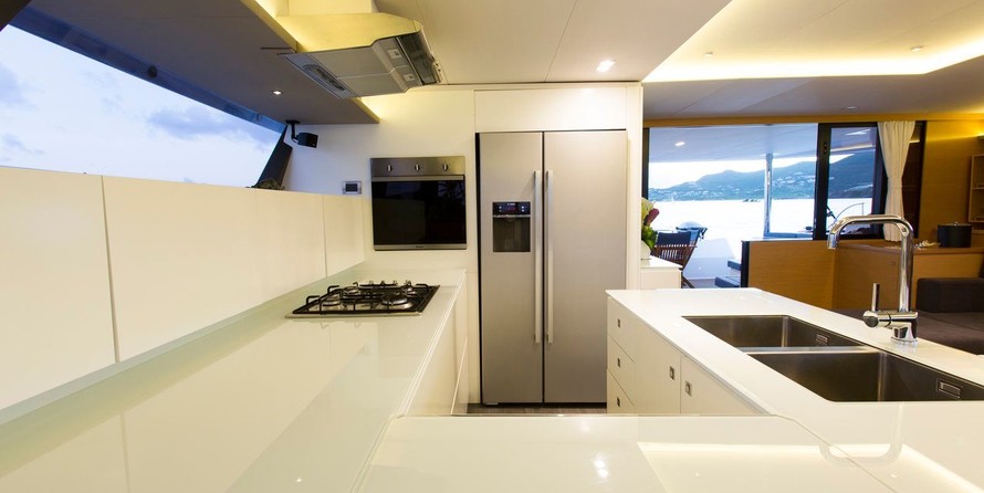 Fountaine pajot victoria 67