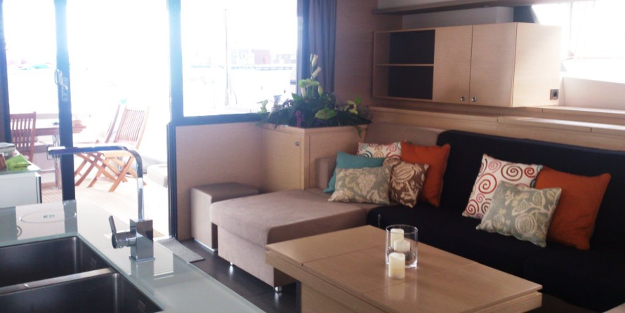 Fountaine pajot victoria 67