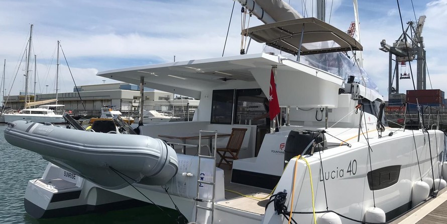 Fountaine Pajot Lucia 40
