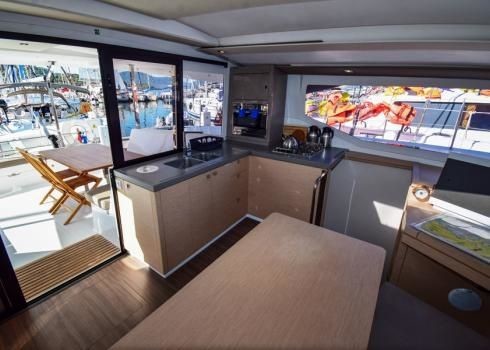 Fountaine Pajot Lucia 40