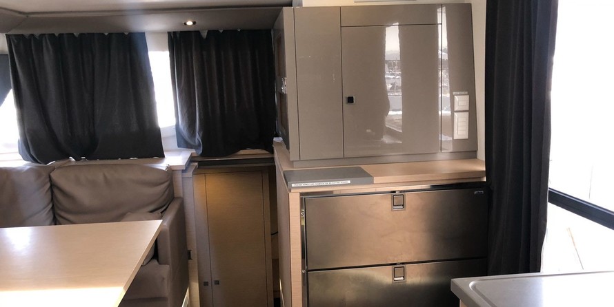 Fountaine Pajot Helia 44