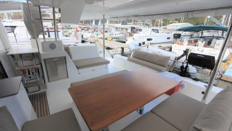 Fountaine Pajot Helia 44