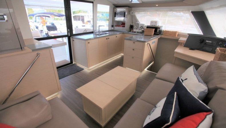 Fountaine Pajot Helia 44