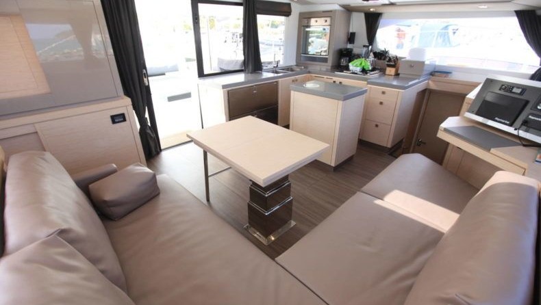 Fountaine Pajot Saona 47