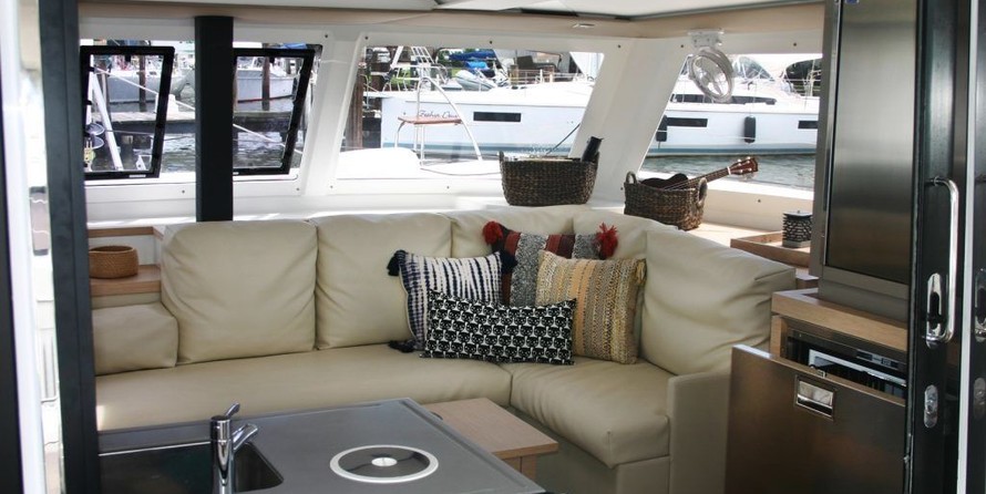 Fountaine Pajot Lucia 40