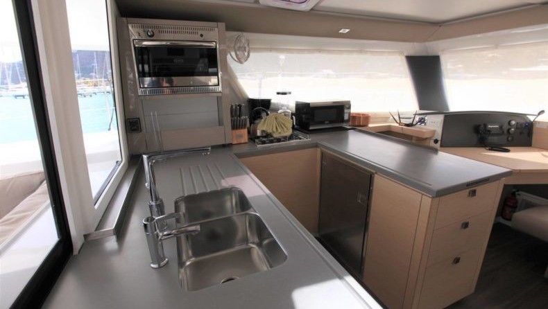 Fountaine Pajot Helia 44