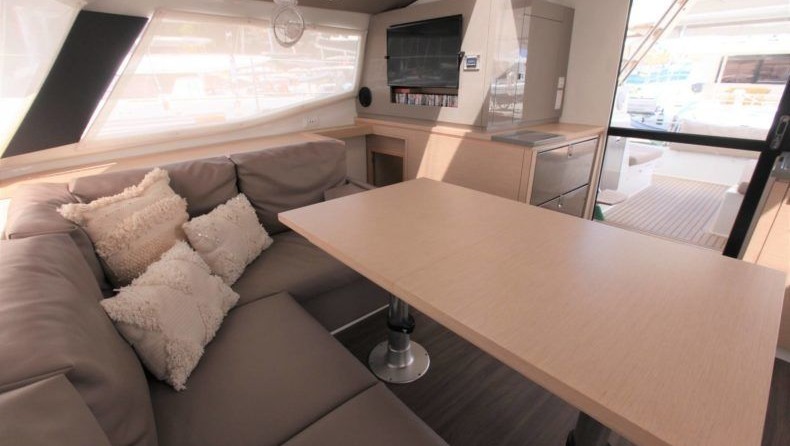 Fountaine Pajot Helia 44