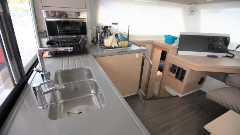Fountaine Pajot Lucia 40