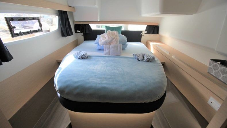 Fountaine Pajot Lucia 40