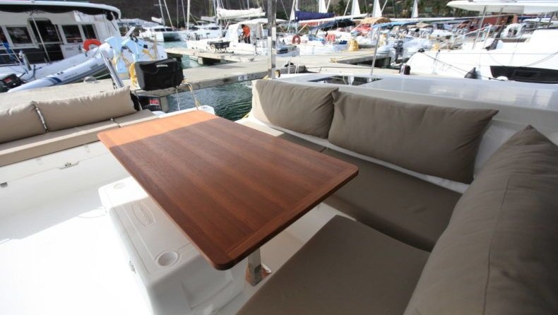 Fountaine Pajot Lucia 40