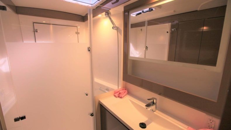 Fountaine Pajot Lucia 40