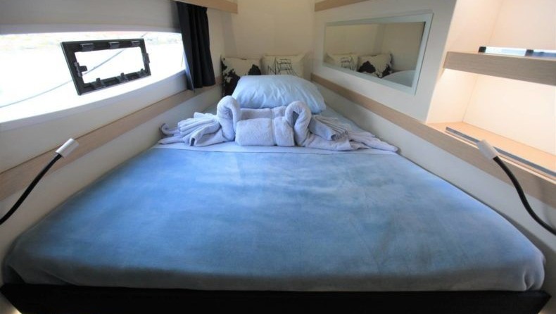 Fountaine Pajot Lucia 40