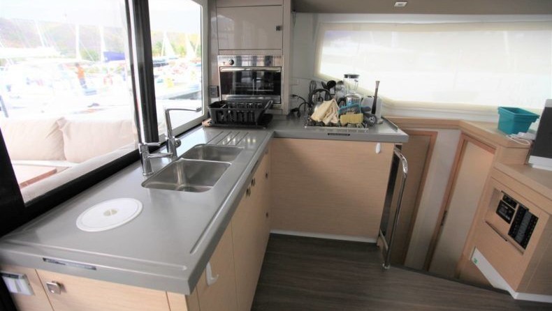 Fountaine Pajot Lucia 40