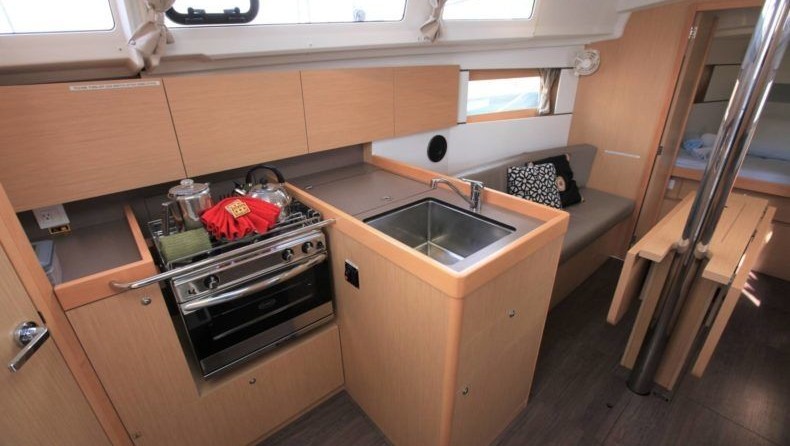 Beneteau Oceanis 35