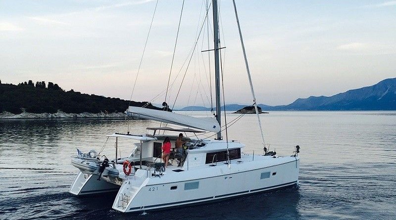 Lagoon 421