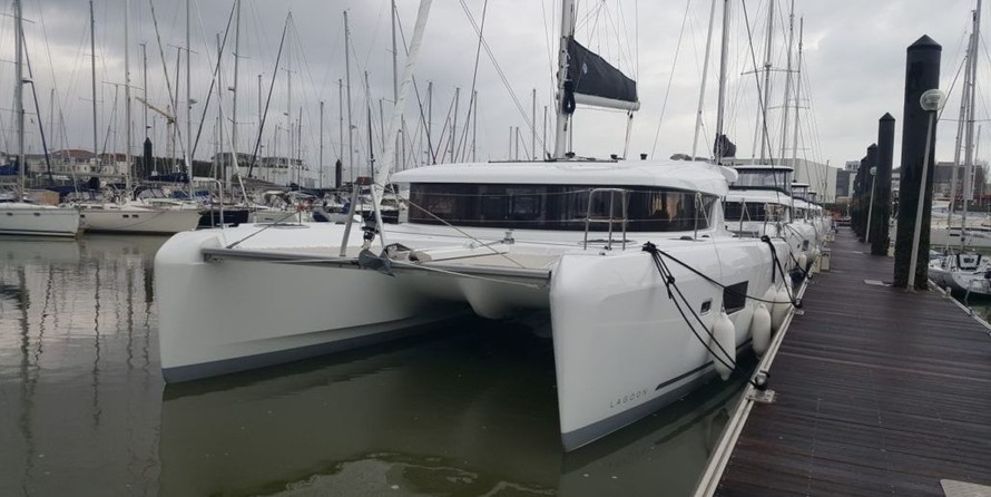 Lagoon 42