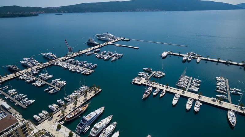 Fountaine Pajot Lucia 40