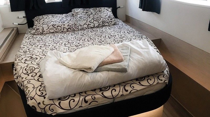 Fountaine Pajot Lucia 40