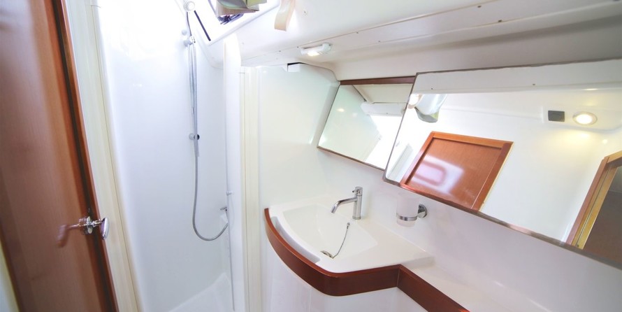 Beneteau Oceanis 43