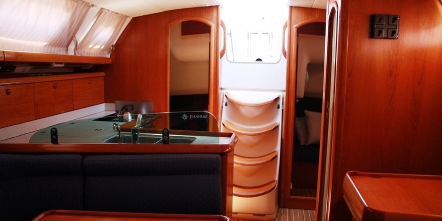 Jeanneau Sun Odyssey 37
