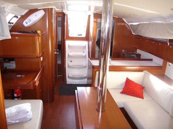 Beneteau Oceanis 37