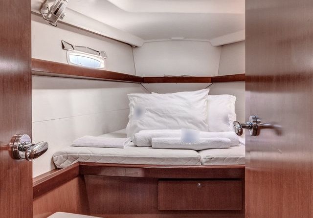 Beneteau Oceanis 43