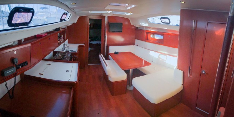 Beneteau Oceanis 43