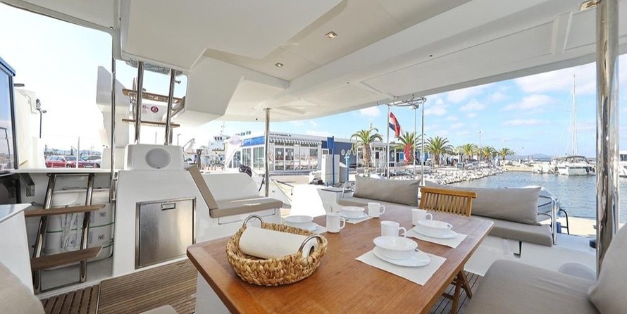Fountaine Pajot Saona 47