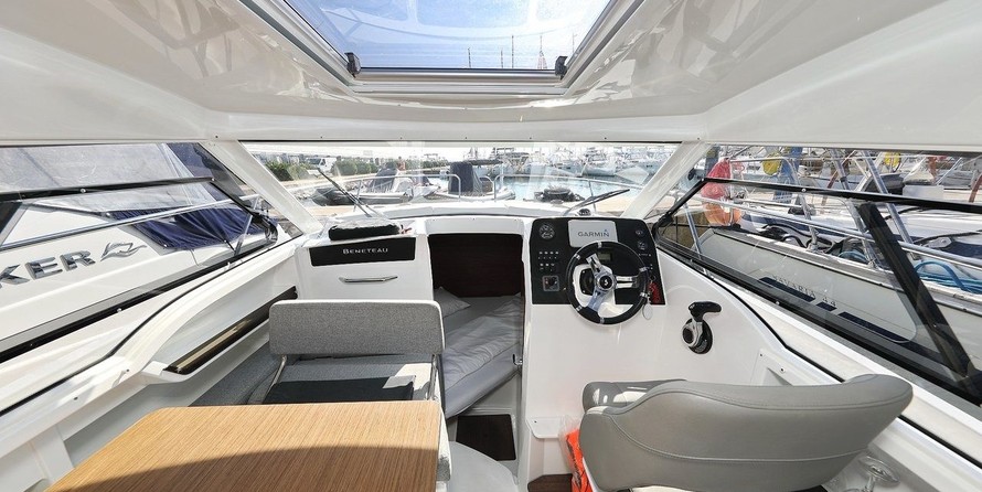 Beneteau Antares 8