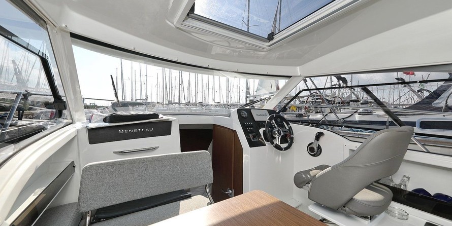 Beneteau Antares 8