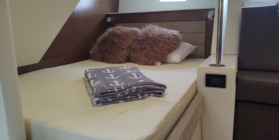 Cruisers Yachts 45 Cantius