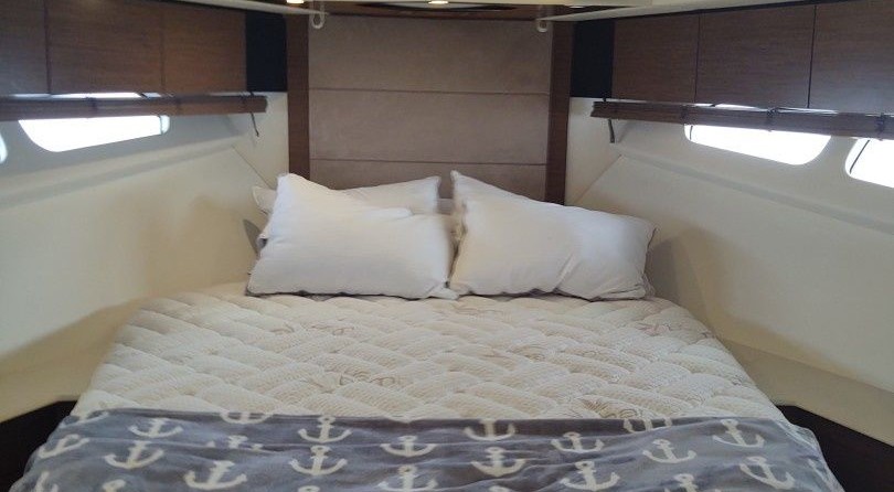 Cruisers Yachts 45 Cantius