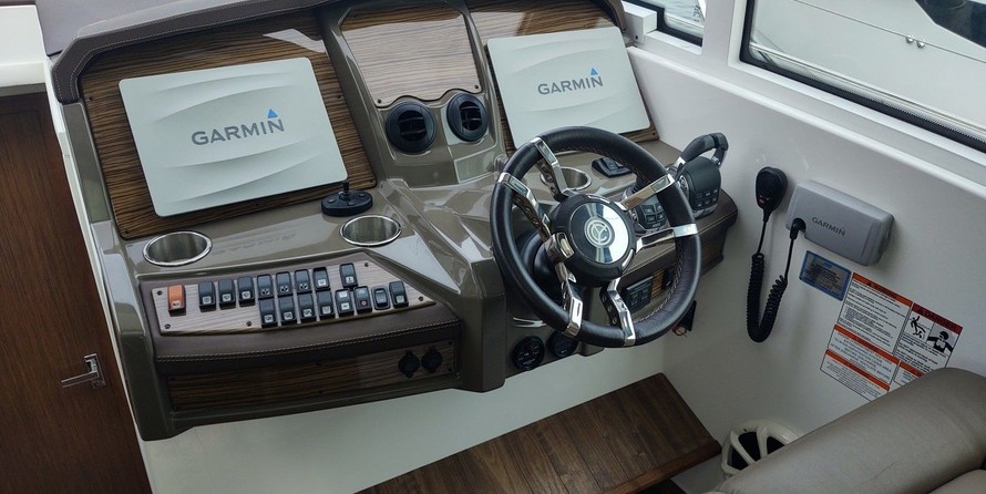 Cruisers Yachts 45 Cantius