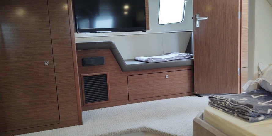 Cruisers Yachts 45 Cantius